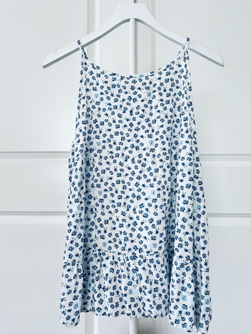 Women’s Arizona Jean Co Spaghetti Strap White & Blue Floral Top Size 0X